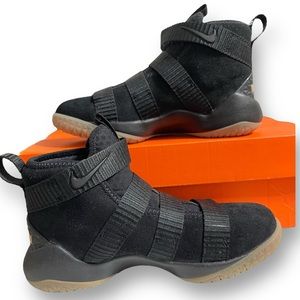 Nike Lebron James Soldier XI Kids 13C Black Gum NIB